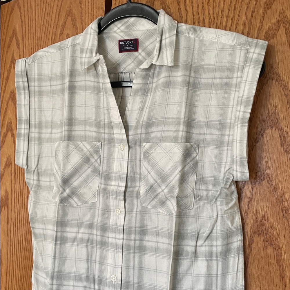 🌺SALE🌺UNTUCKit Plaid Shirt - Picture 4 of 8